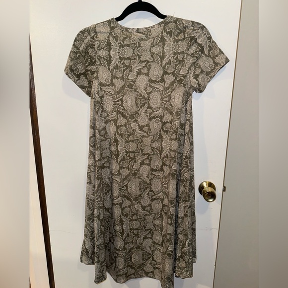 New LuLaRoe Carly Women’s Dress or Shirt Gray Floral Pattern Size XXS - Picture 6 of 7